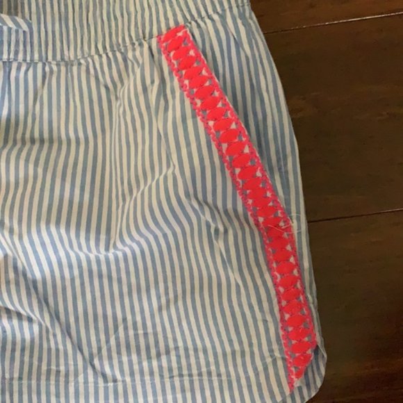 Vineyard Vines Women's Shorts - Picture 7 of 9